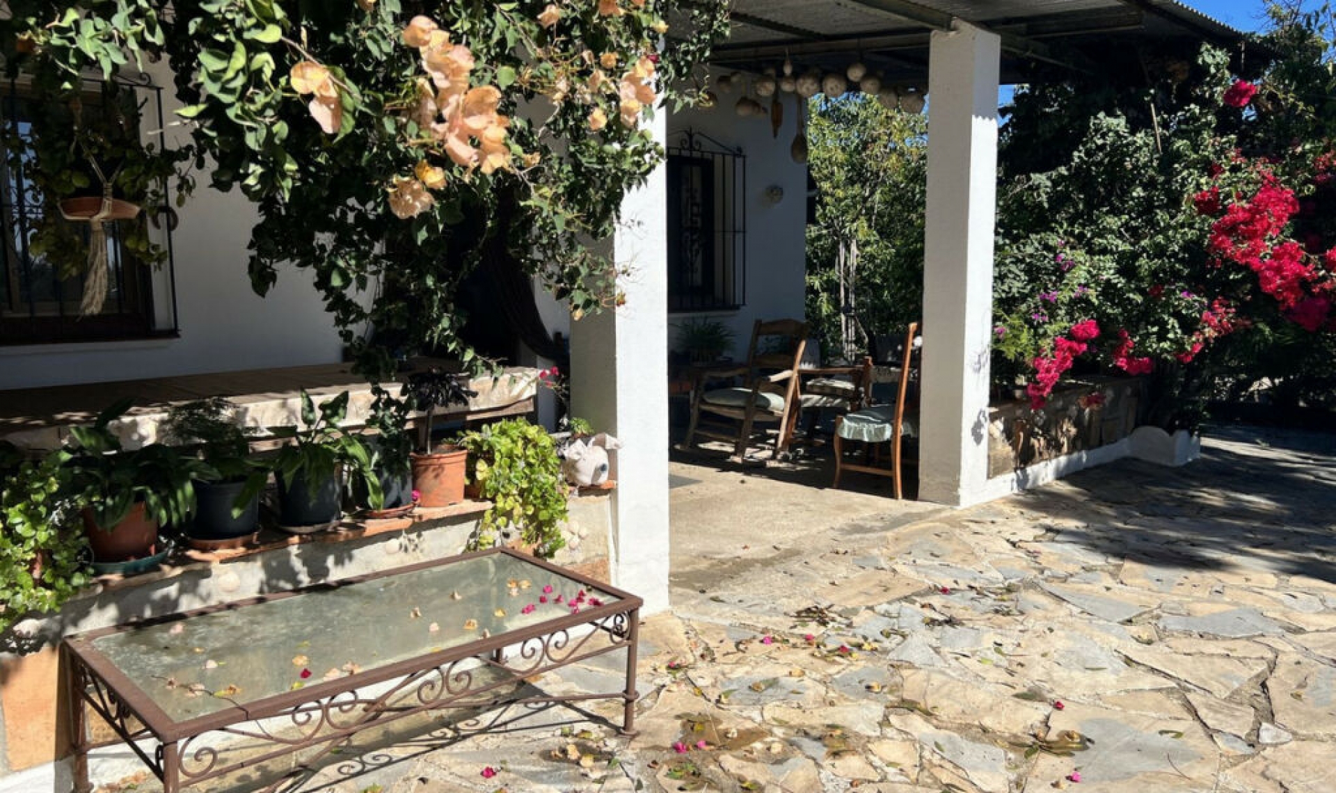 Resale - House -
New Golden Mile