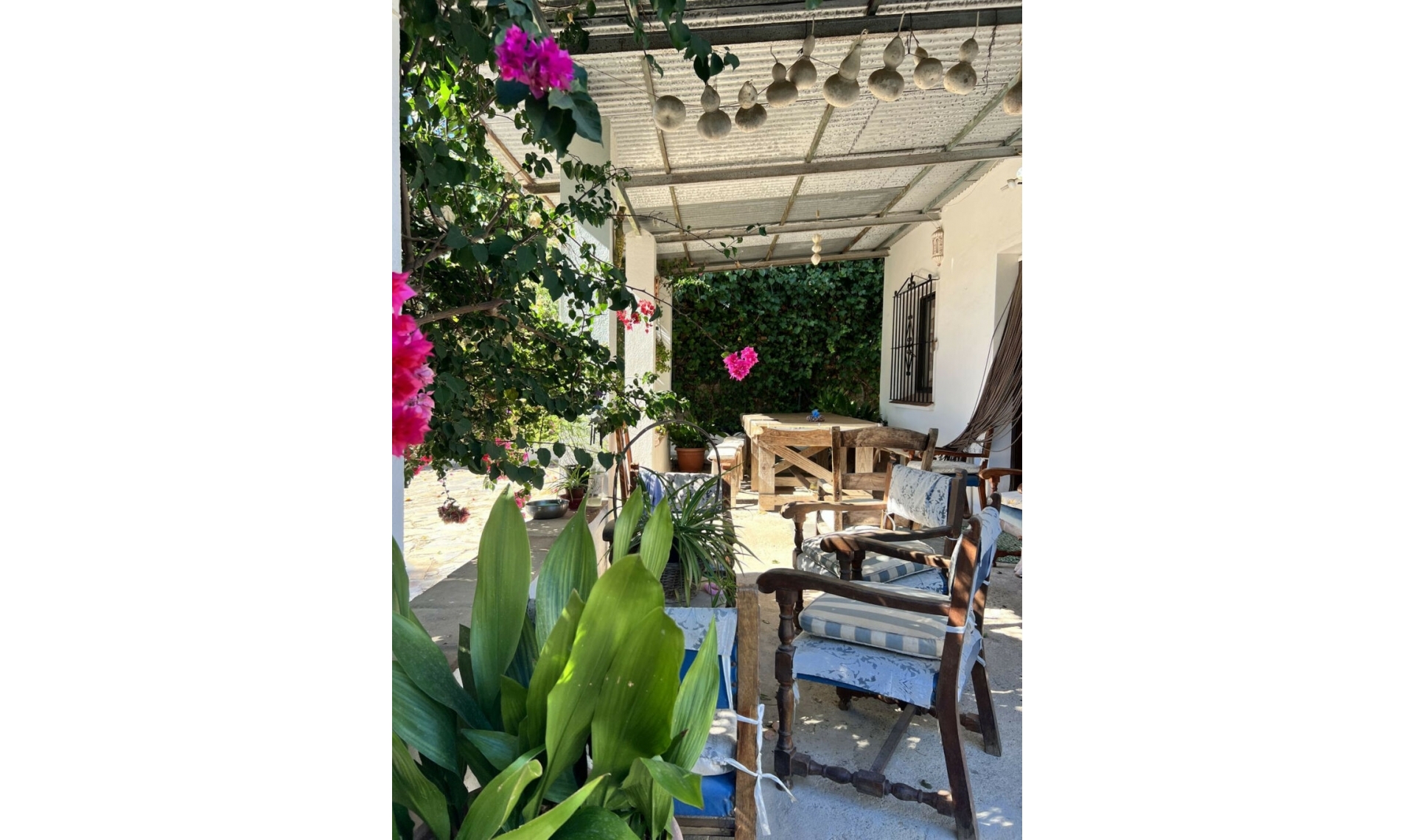 Resale - House -
New Golden Mile