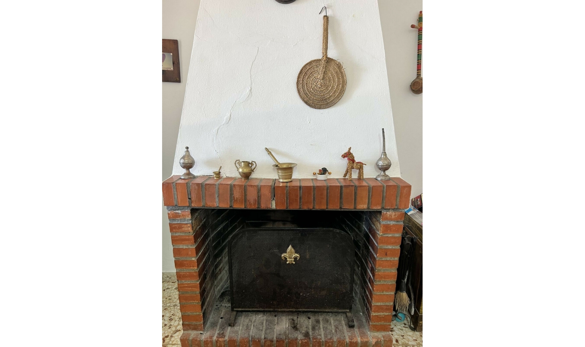 Resale - House -
New Golden Mile