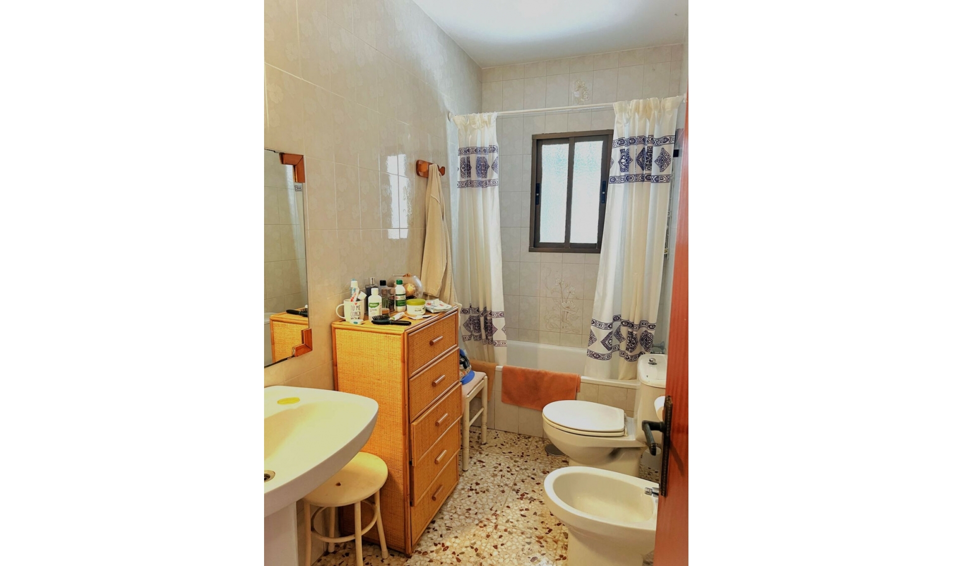 Resale - House -
New Golden Mile