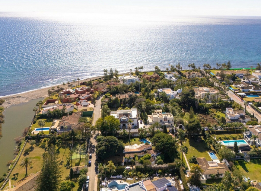 Resale - House -
New Golden Mile