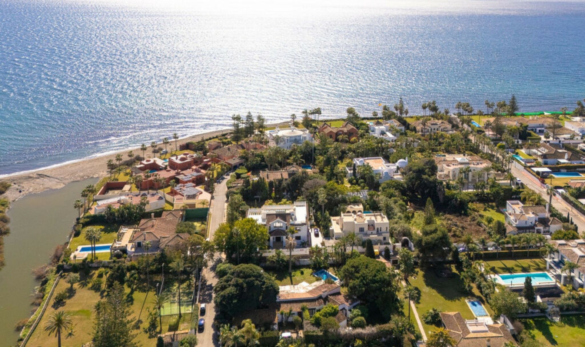 Resale - House -
New Golden Mile
