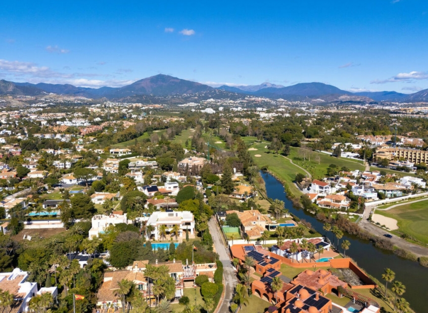 Resale - House -
New Golden Mile