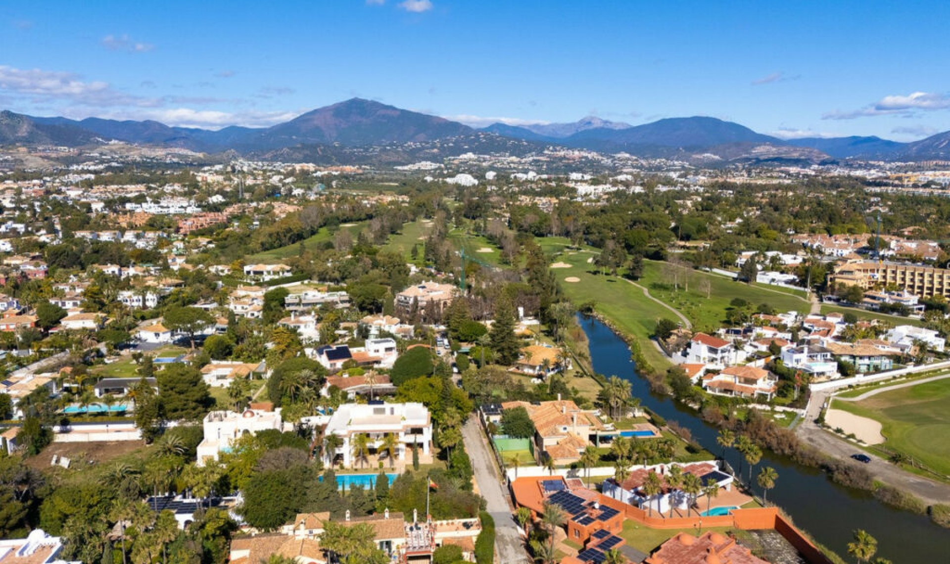 Resale - House -
New Golden Mile