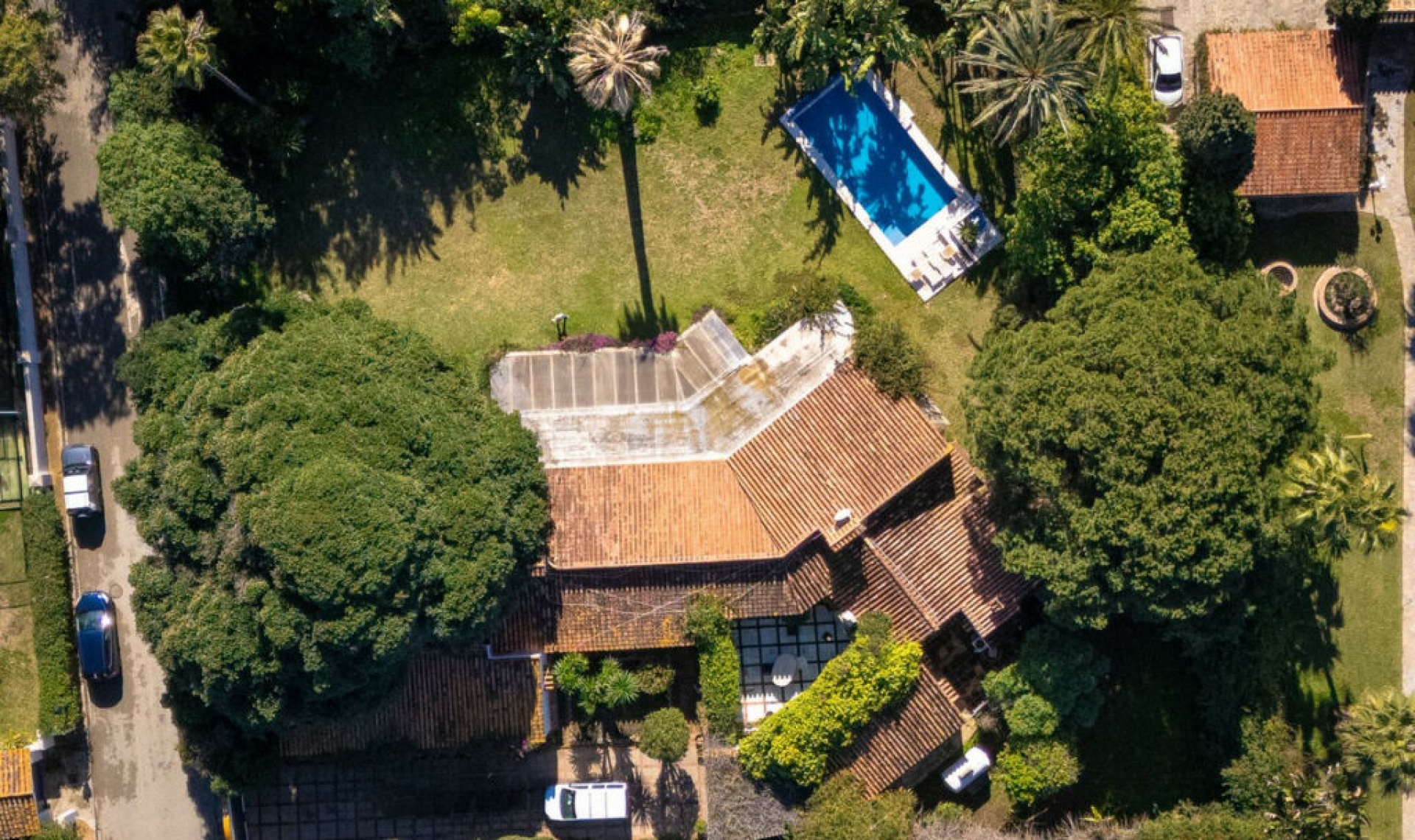 Resale - House -
New Golden Mile