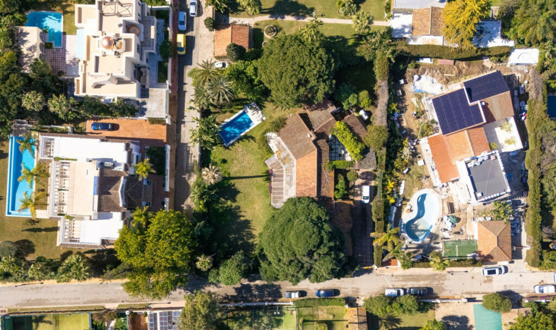 Resale - House -
New Golden Mile