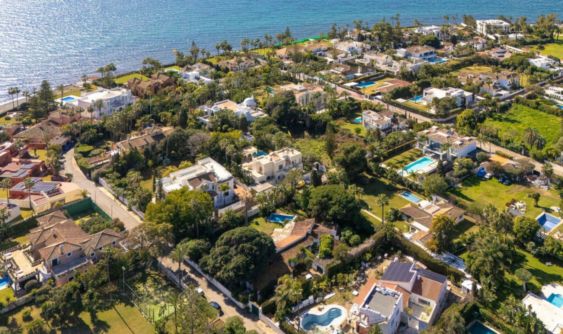 Resale - House -
New Golden Mile