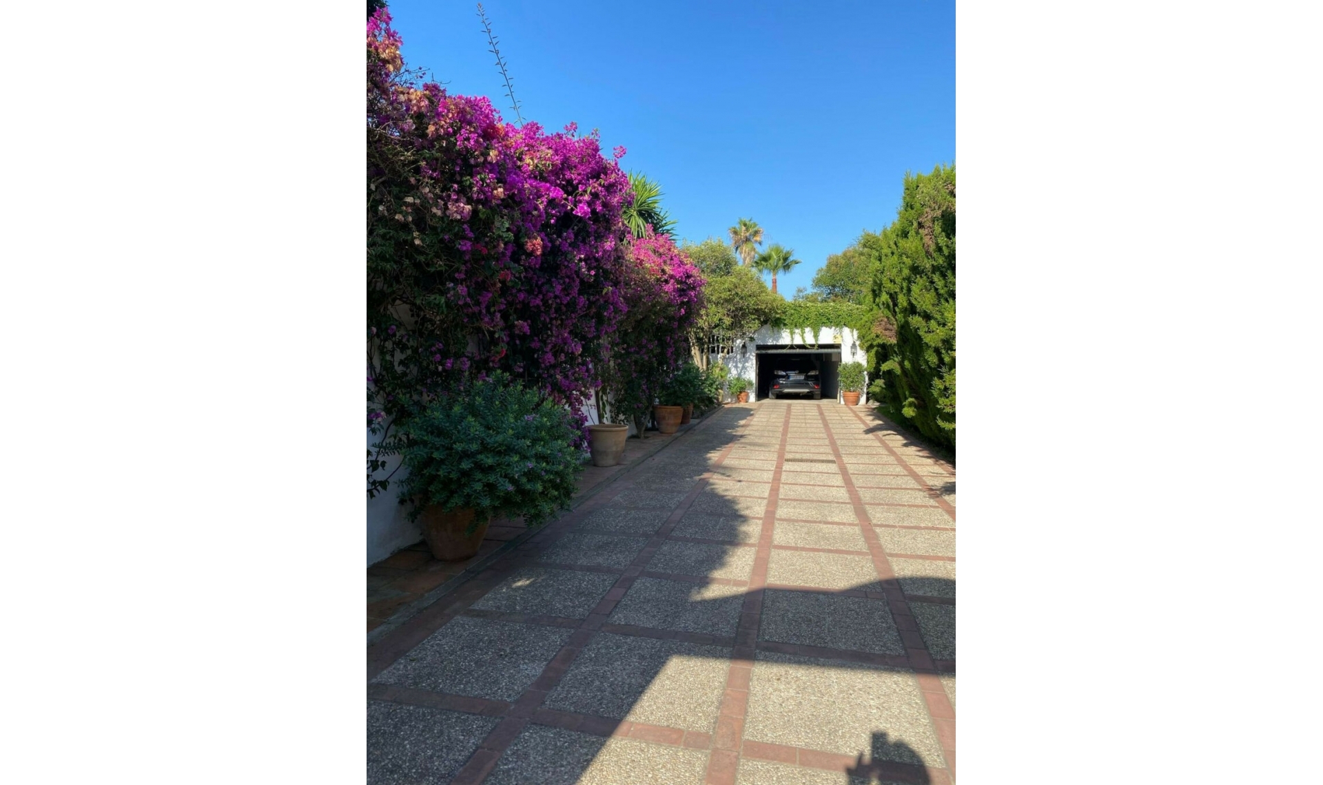 Resale - House -
New Golden Mile