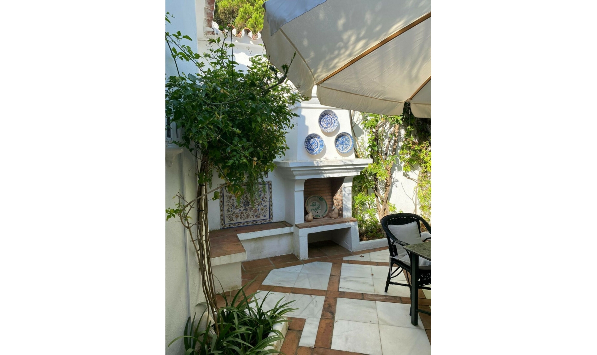 Resale - House -
New Golden Mile