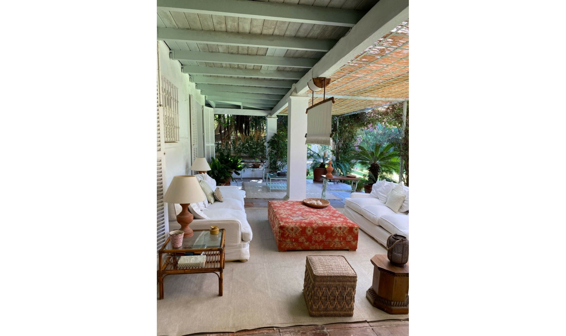 Resale - House -
New Golden Mile