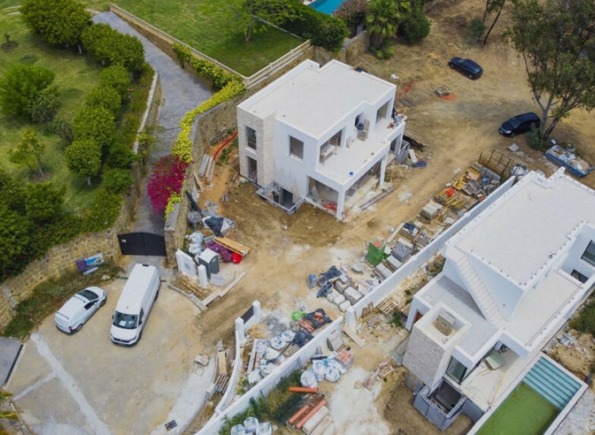 Resale - House -
New Golden Mile