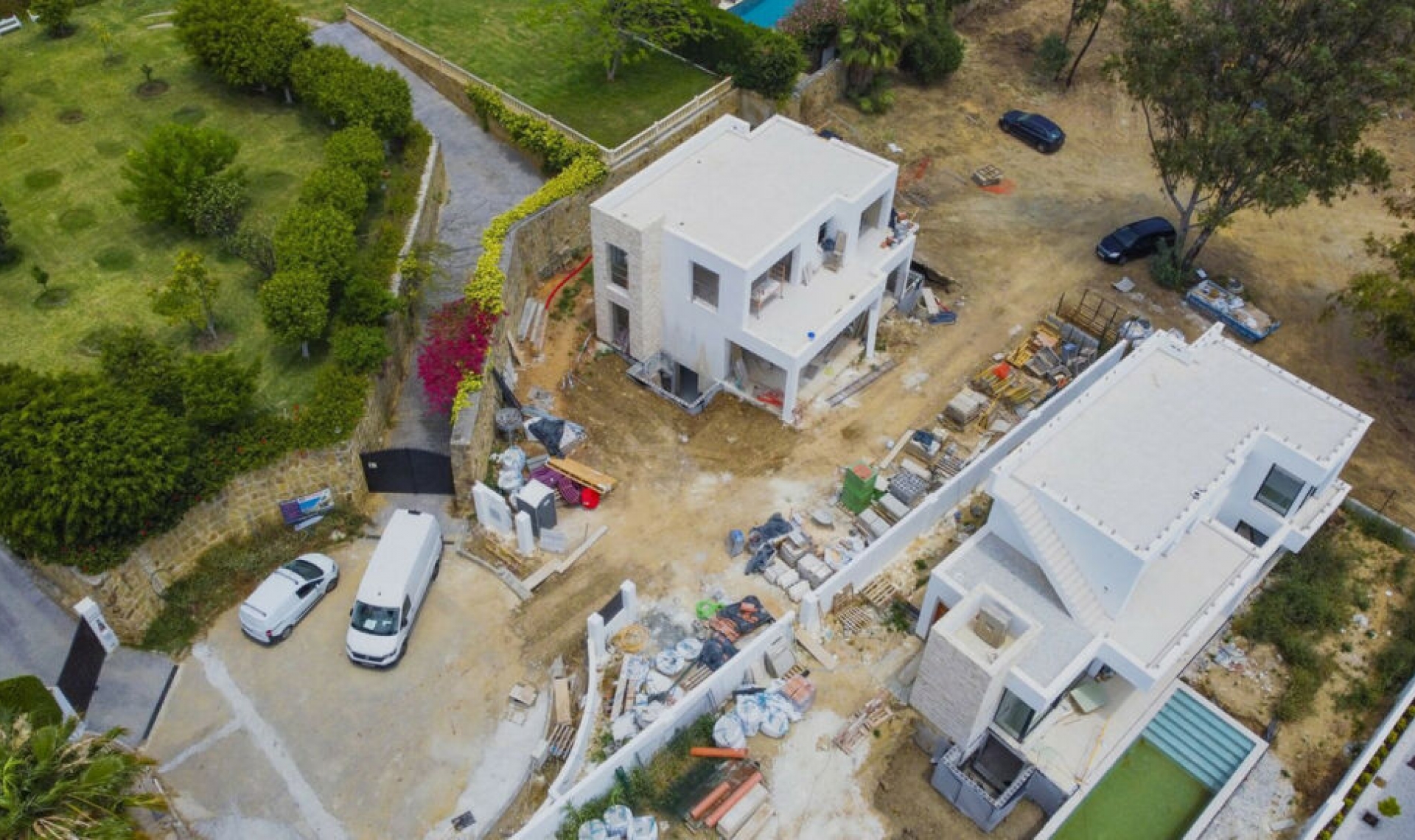 Resale - House -
New Golden Mile