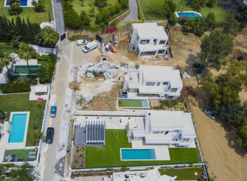 Resale - House -
New Golden Mile