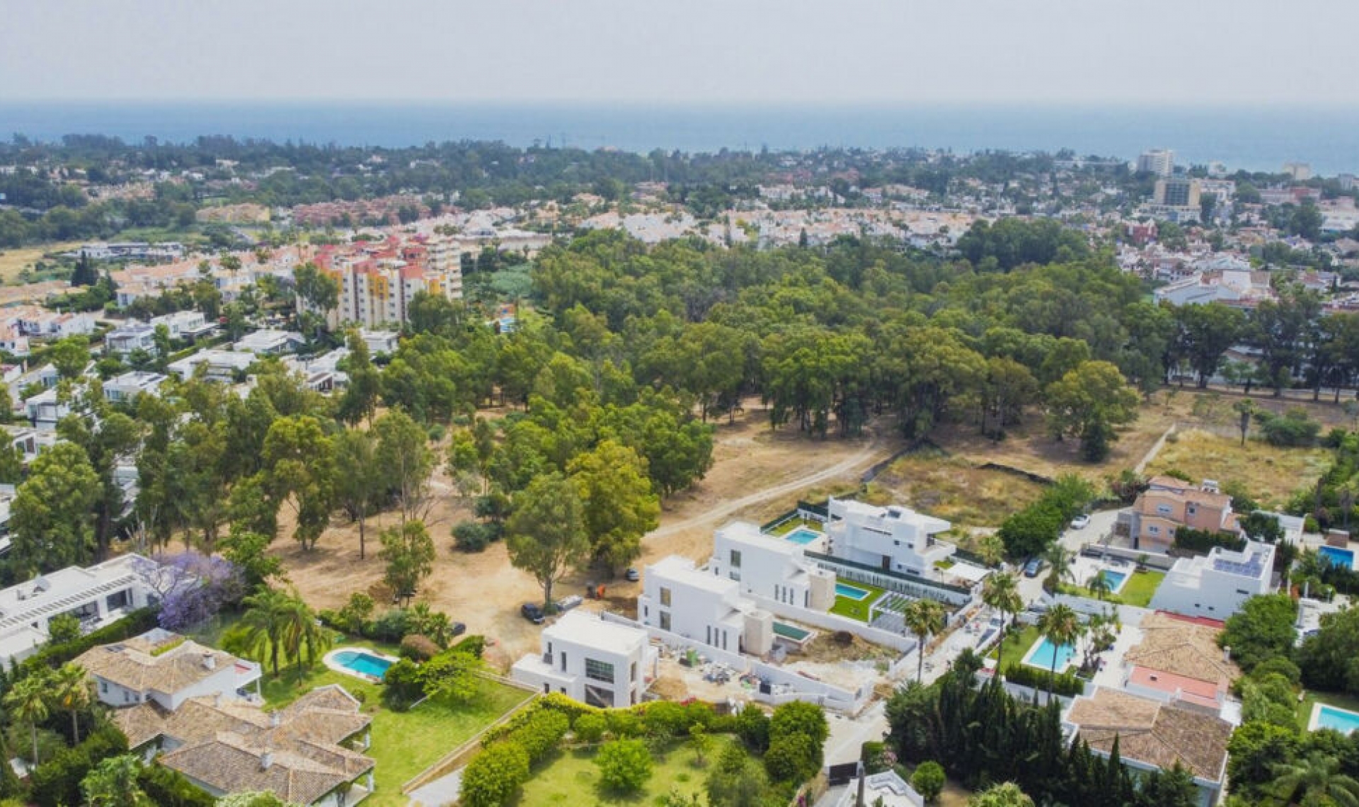 Resale - House -
New Golden Mile