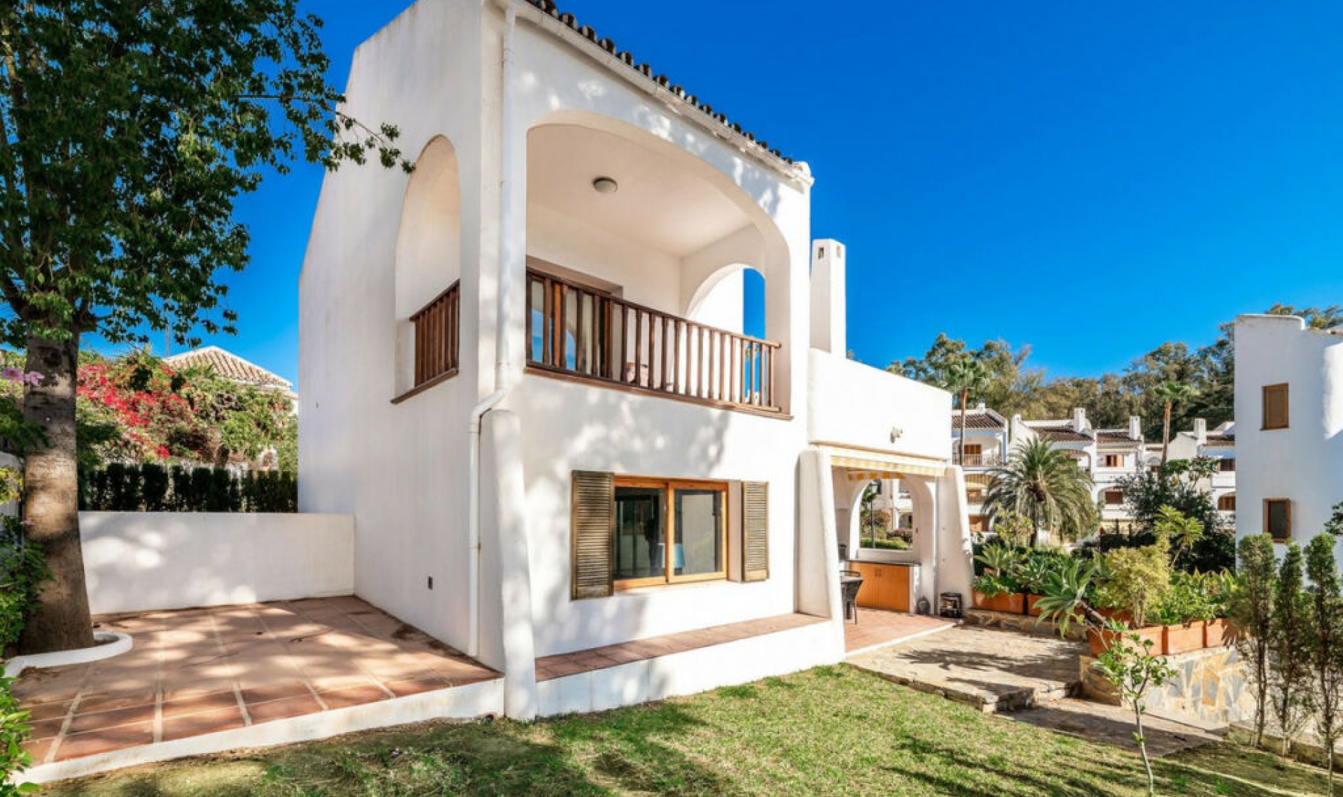 Resale - House -
Nueva Andalucía
