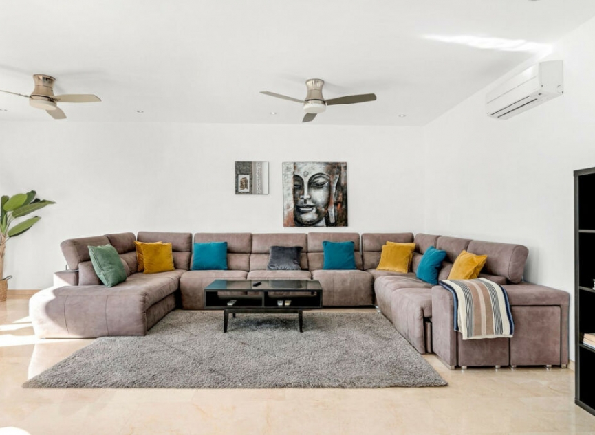 Resale - House -
Nueva Andalucía