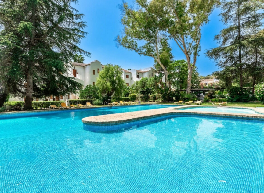 Resale - House -
Nueva Andalucía