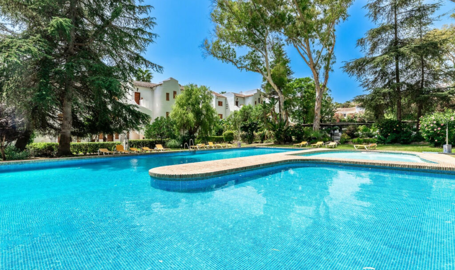 Resale - House -
Nueva Andalucía