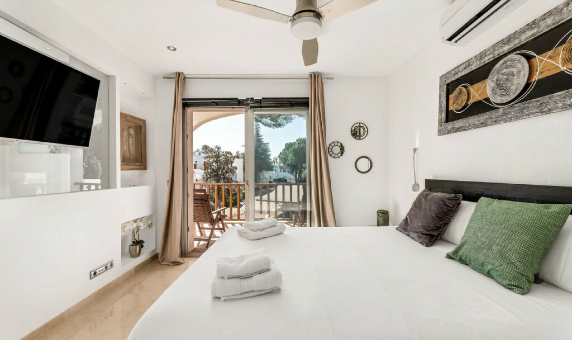 Resale - House -
Nueva Andalucía