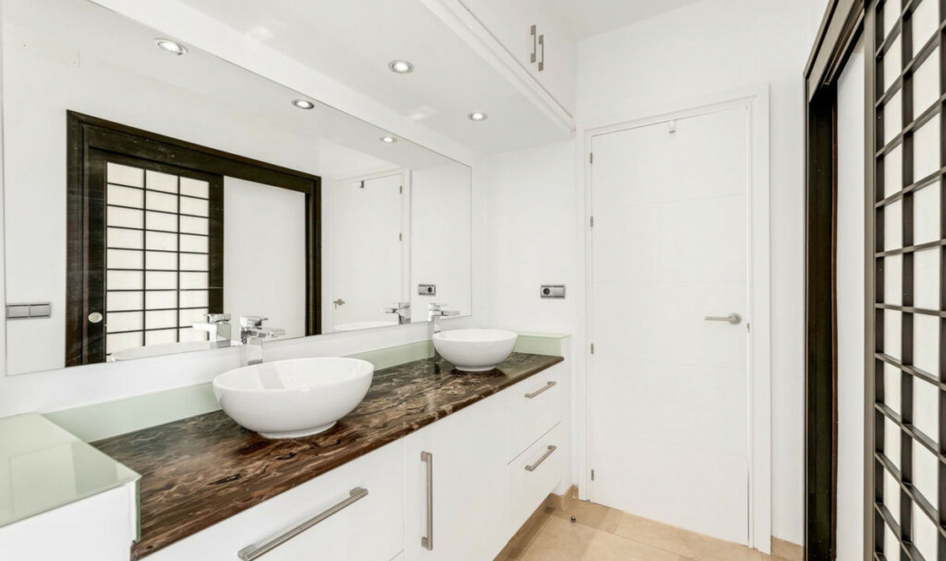 Resale - House -
Nueva Andalucía