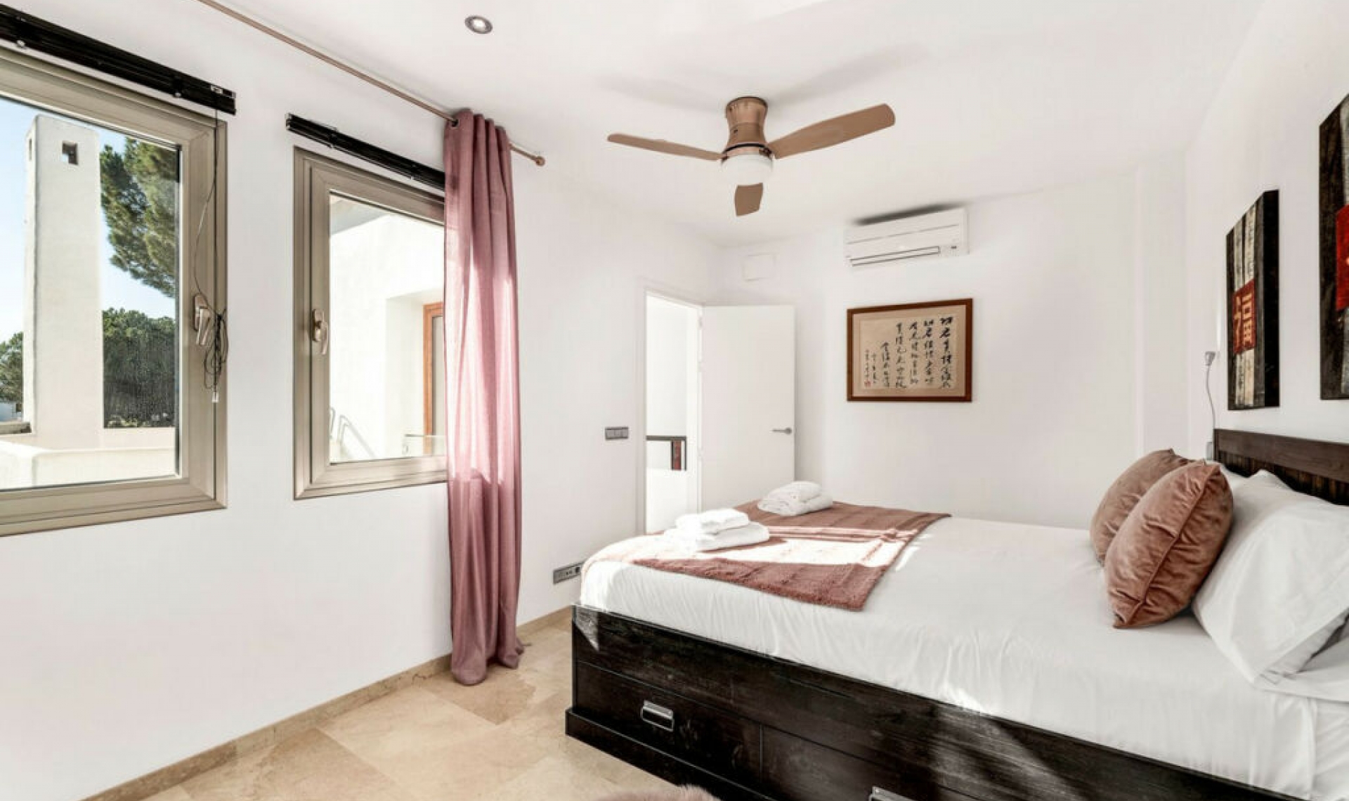 Resale - House -
Nueva Andalucía