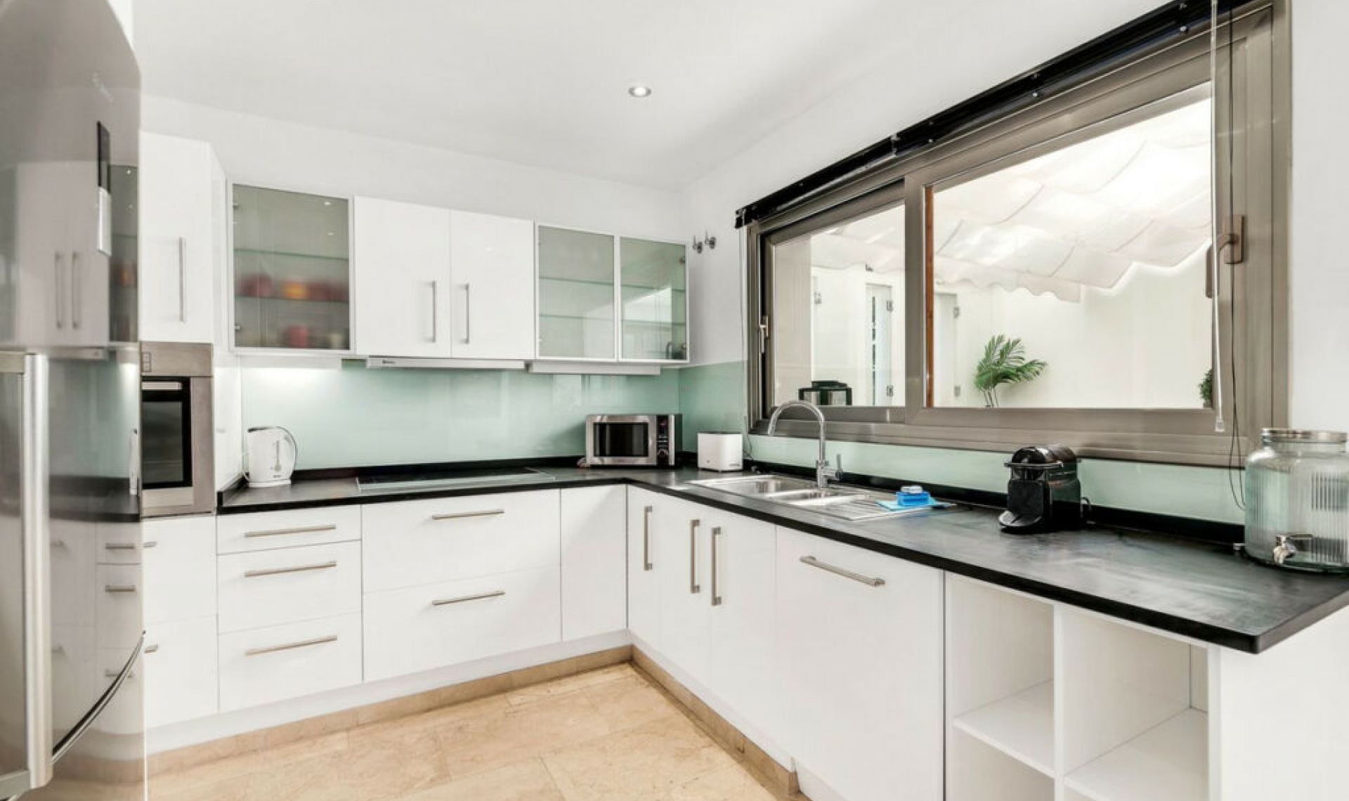 Resale - House -
Nueva Andalucía