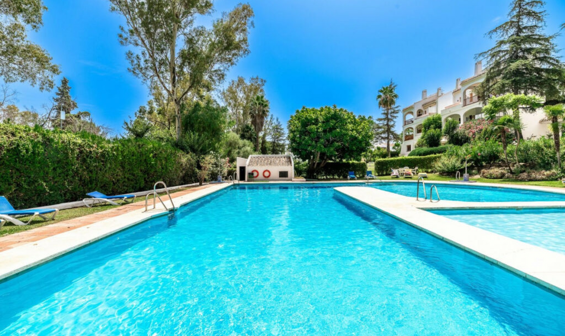 Resale - House -
Nueva Andalucía