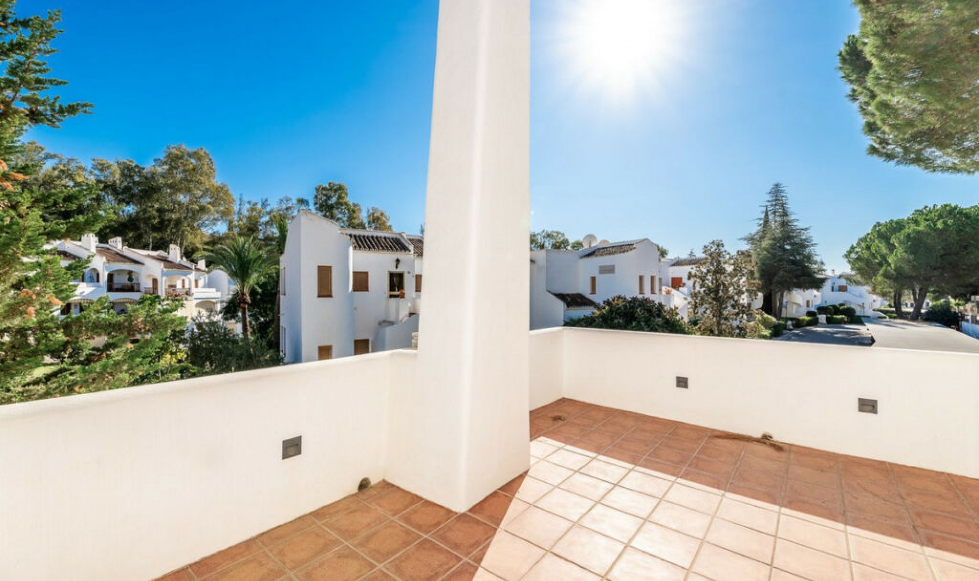 Resale - House -
Nueva Andalucía