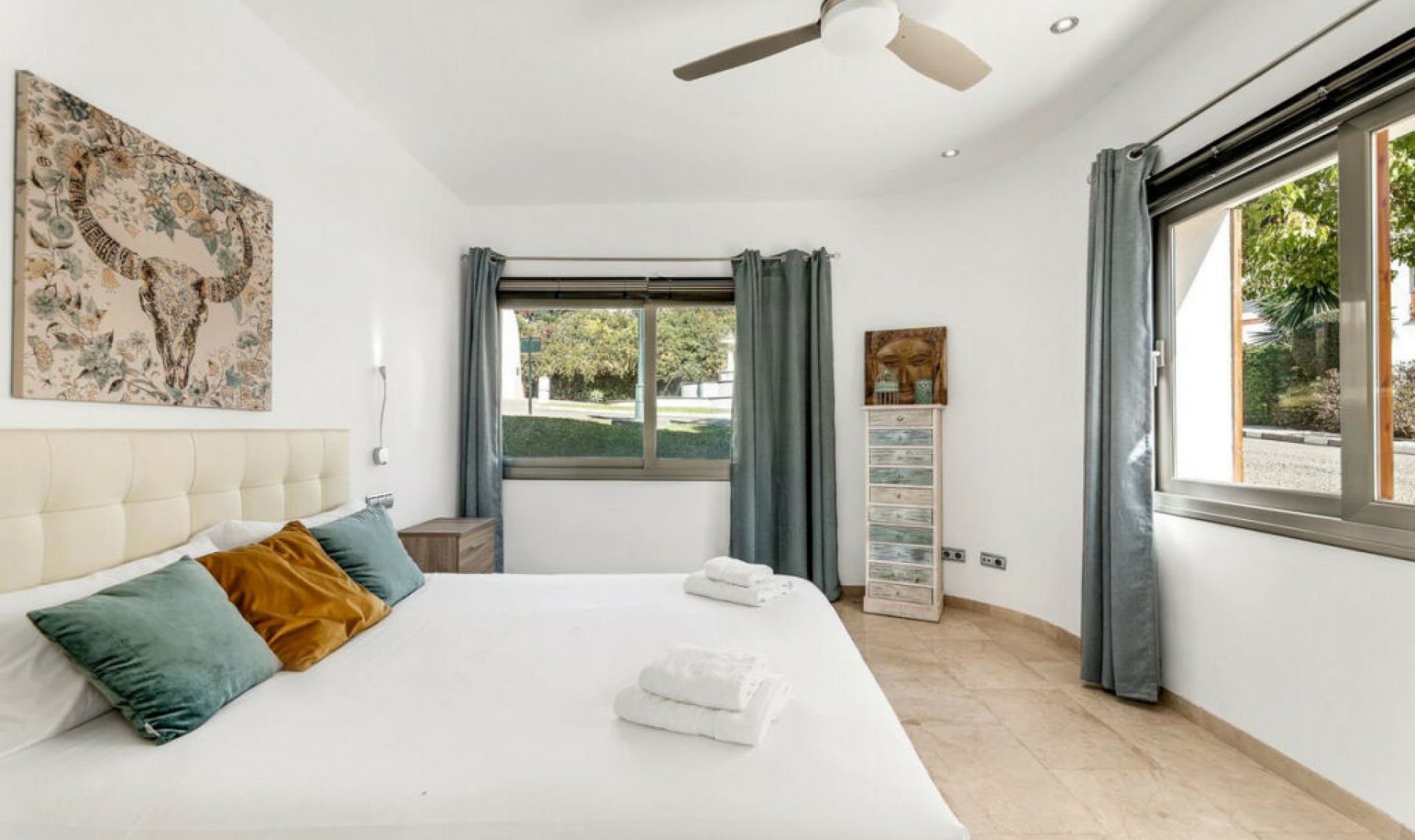 Resale - House -
Nueva Andalucía