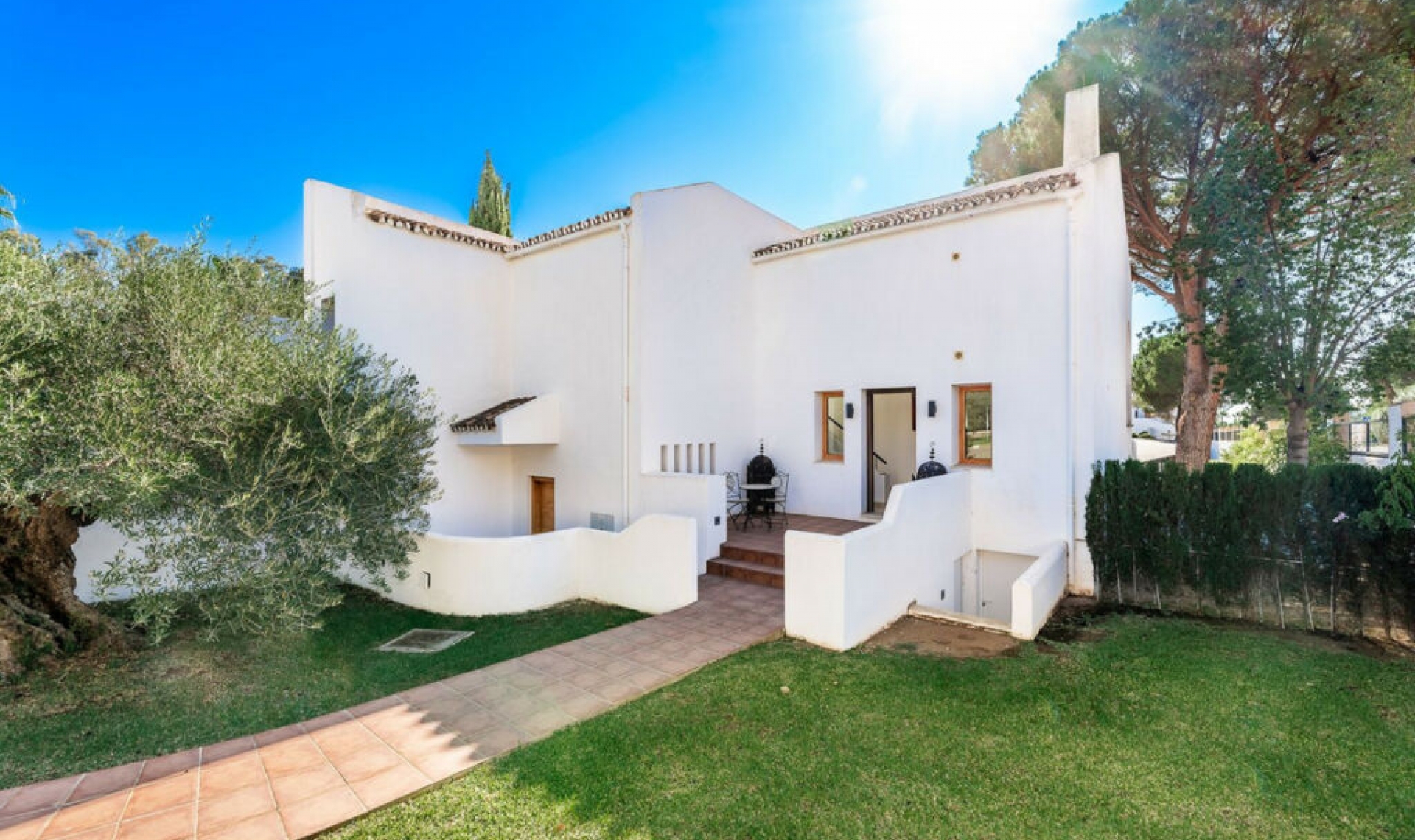 Resale - House -
Nueva Andalucía