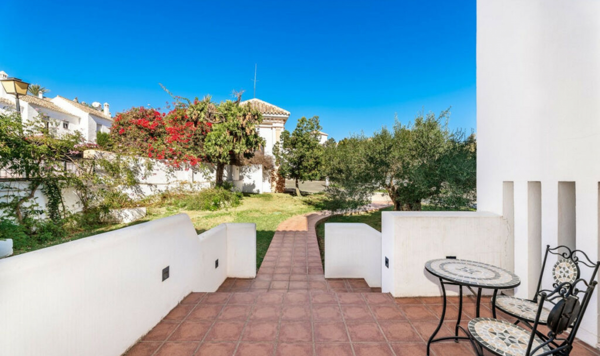 Resale - House -
Nueva Andalucía