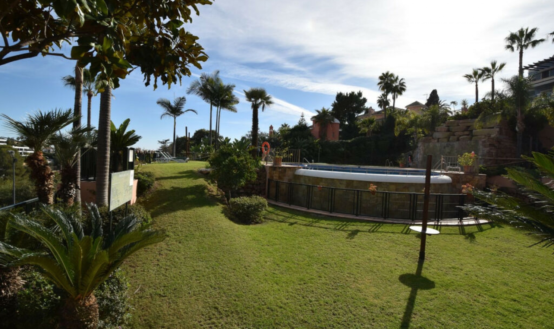 Resale - House -
Nueva Andalucía