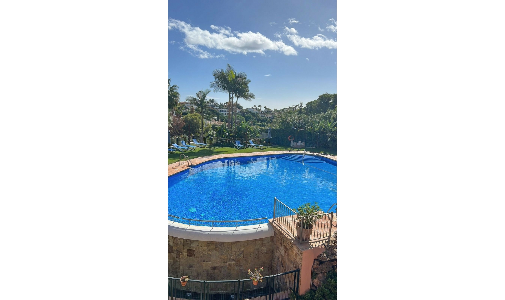 Resale - House -
Nueva Andalucía