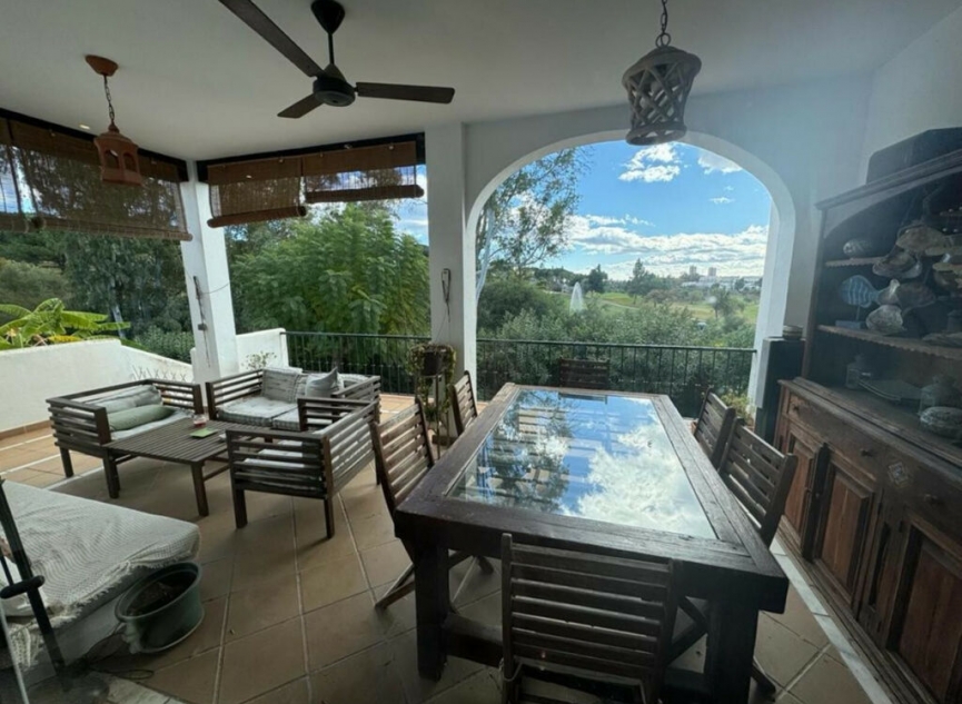 Resale - House -
Nueva Andalucía