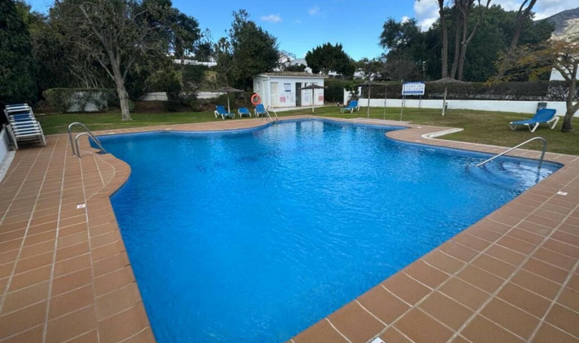 Resale - House -
Nueva Andalucía