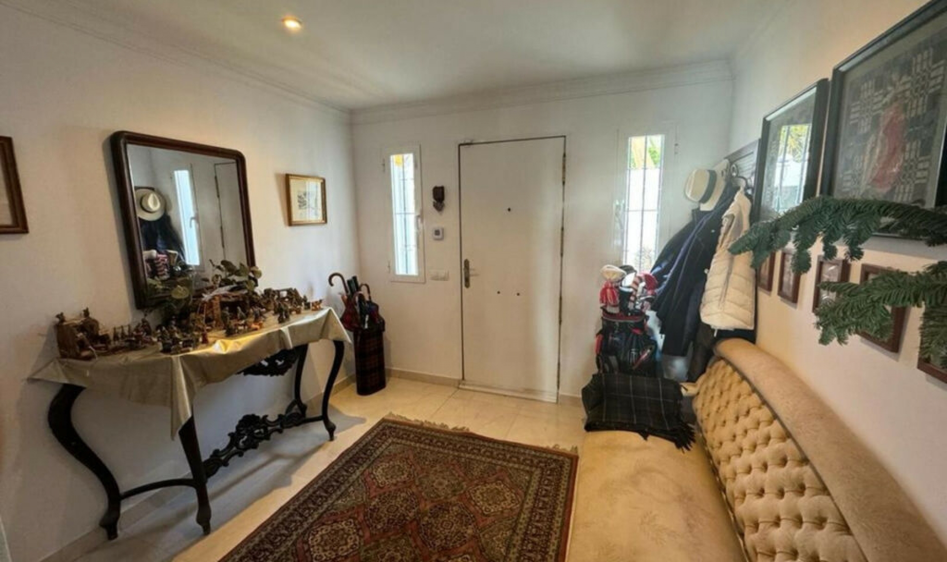 Resale - House -
Nueva Andalucía