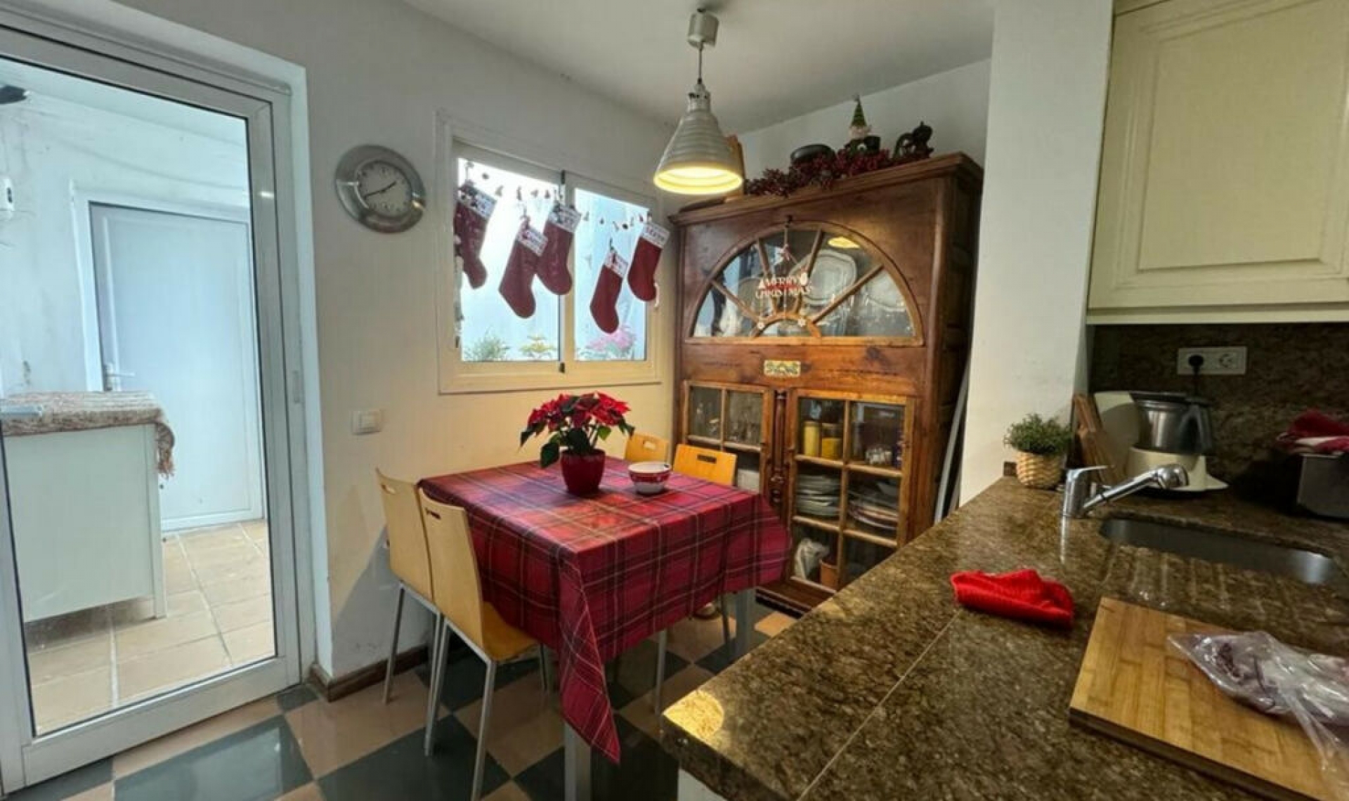 Resale - House -
Nueva Andalucía