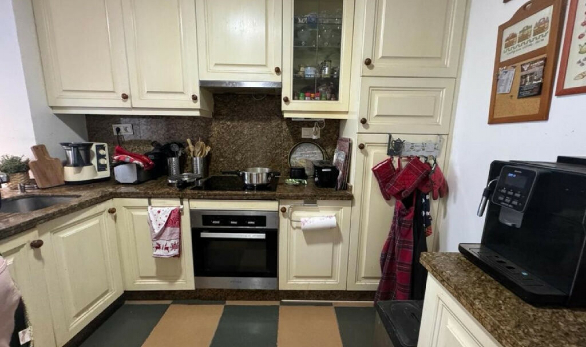 Resale - House -
Nueva Andalucía