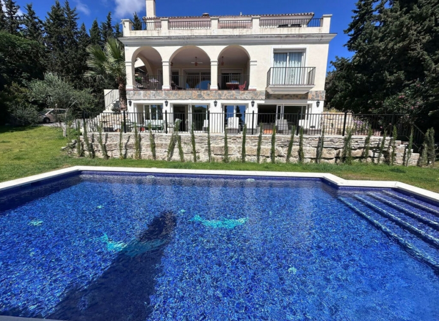 Resale - House -
Nueva Andalucía
