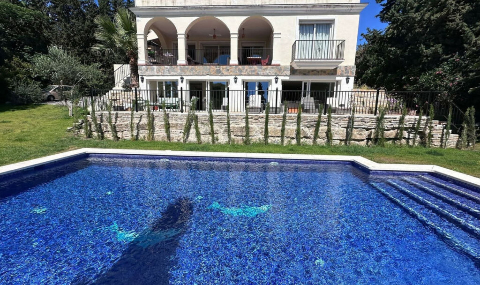 Resale - House -
Nueva Andalucía