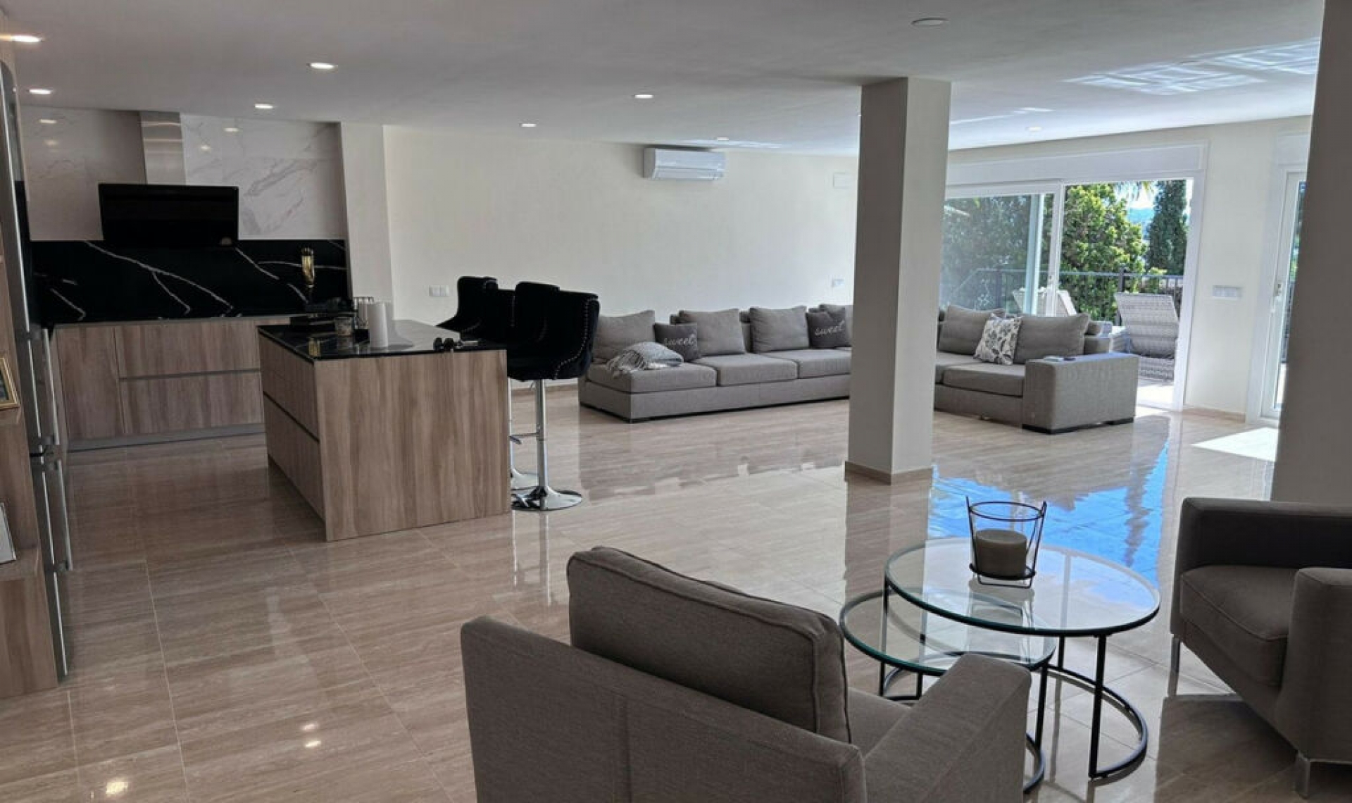 Resale - House -
Nueva Andalucía