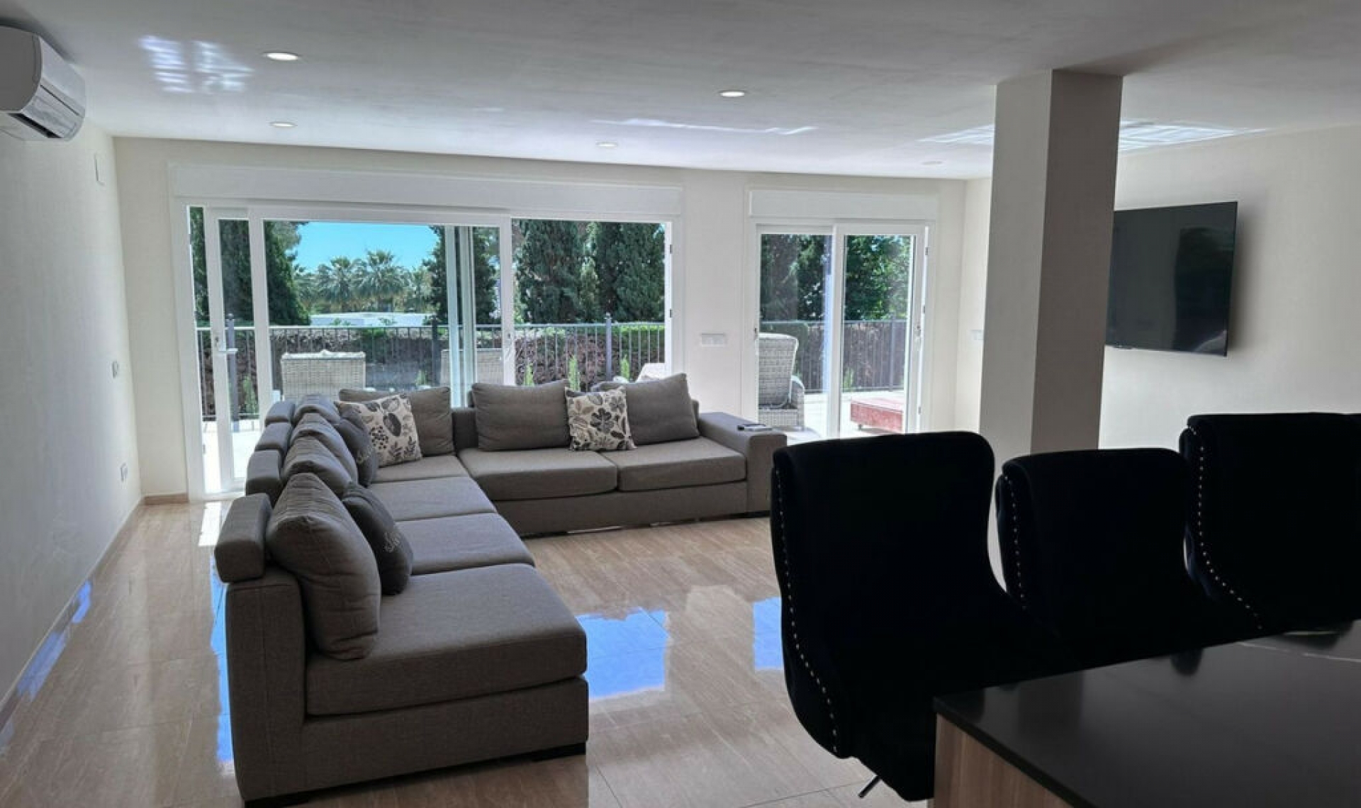 Resale - House -
Nueva Andalucía