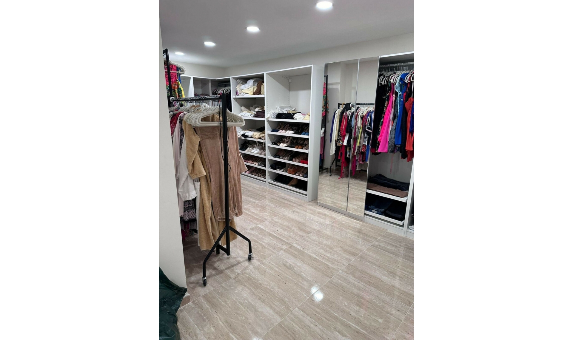 Resale - House -
Nueva Andalucía