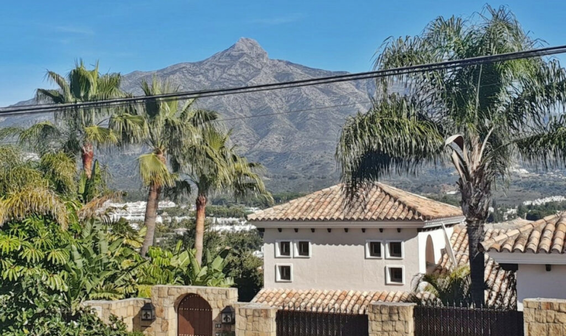 Resale - House -
Nueva Andalucía