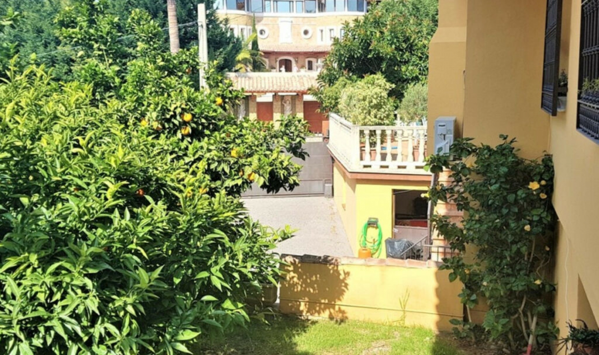 Resale - House -
Nueva Andalucía