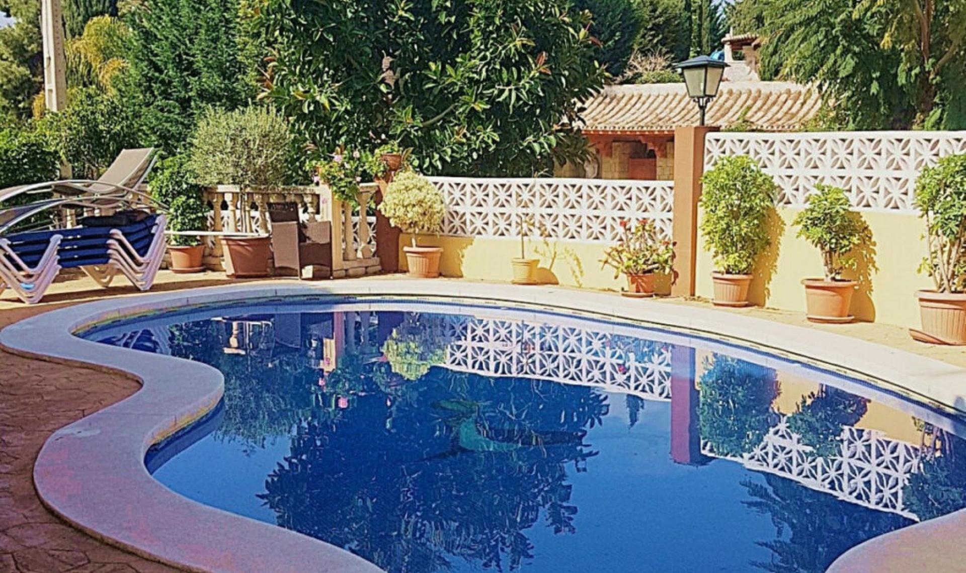 Resale - House -
Nueva Andalucía
