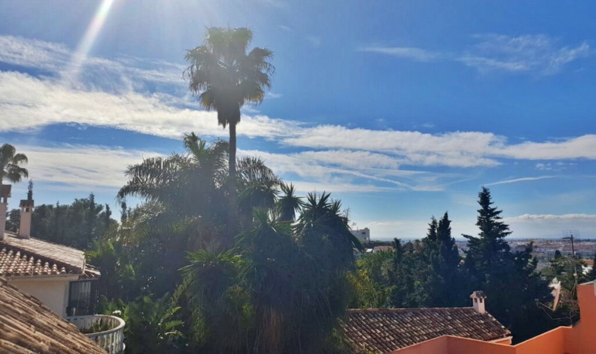 Resale - House -
Nueva Andalucía