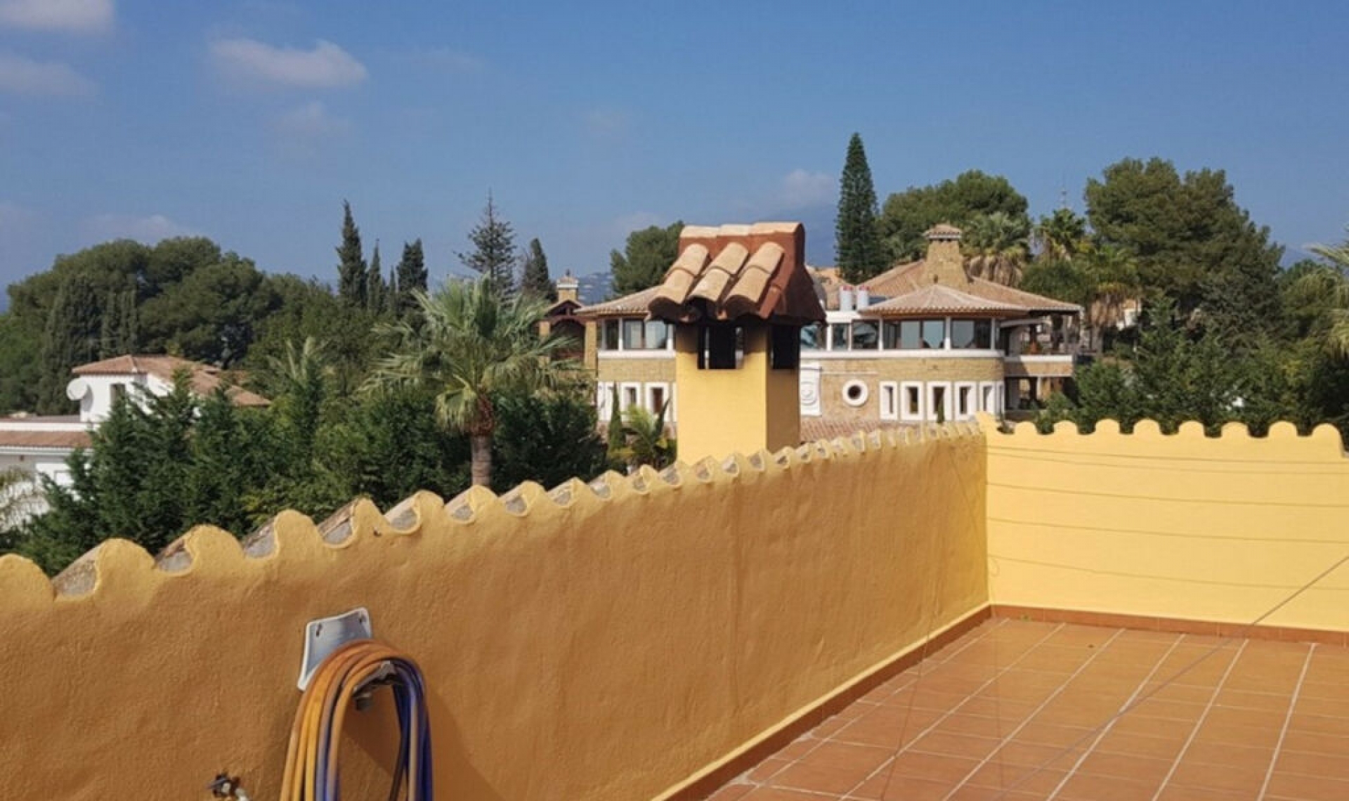 Resale - House -
Nueva Andalucía