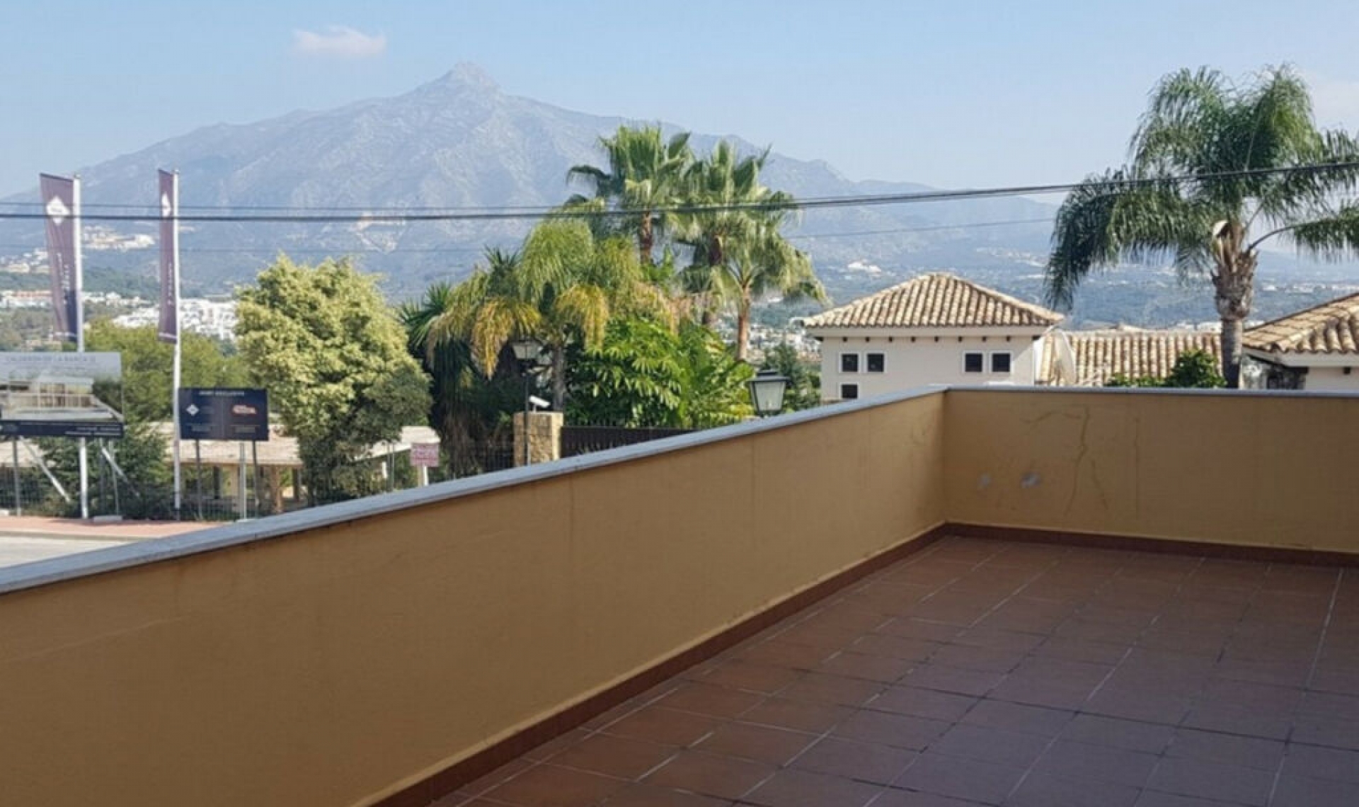 Resale - House -
Nueva Andalucía
