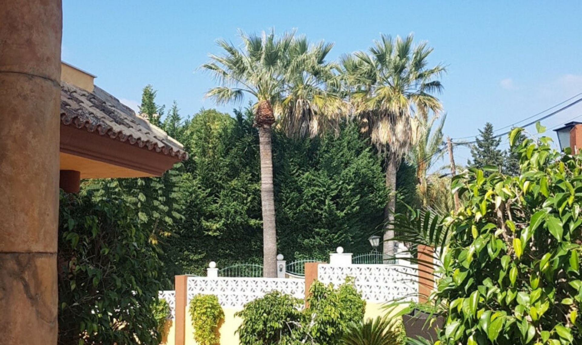 Resale - House -
Nueva Andalucía